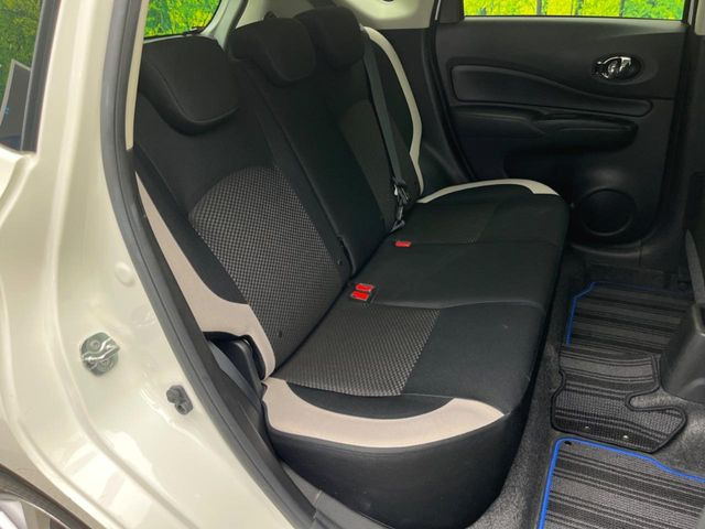 �R���p�N�g�J�[�ł����A�Z�J���h�V�[�g�͏\���ȍL����������K�ɂ���肢�������܂���V�[�g��|���đ傫�ȉו���ς񂾂�ƁA�p�r�̕����L��1��ł��B