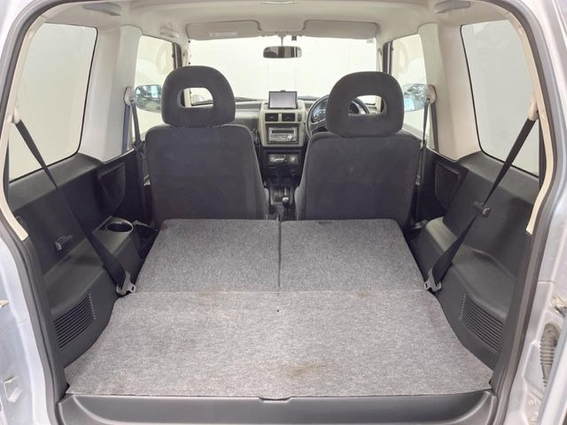 ���i�̂���������ʋ΁A���}���ɏ\���ȉ׎��X�y�[�X���m�ۂ��Ă���܂��B�Z�J���h�V�[�g��|���ƁA�傫�ȉו��̐ύڂ��\�ł���