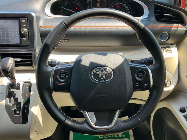 ステアリングもスベスベできれいです!