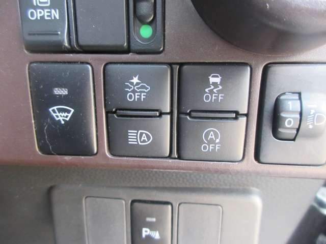 衝突被害軽減ブレーキ、横滑り防止装置、アイドリングストップ機能付きです!!