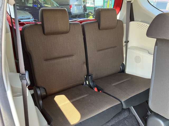 使用感のないきれいな3列目シートです!