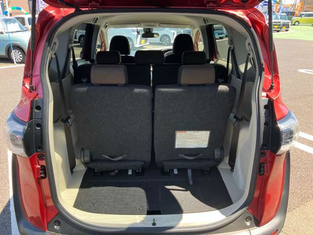 ☆低床フロアですので、荷物の出し入れが楽にできます☆