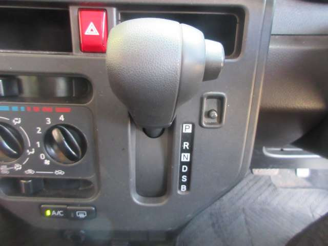 シフトはインパネCVTです!!