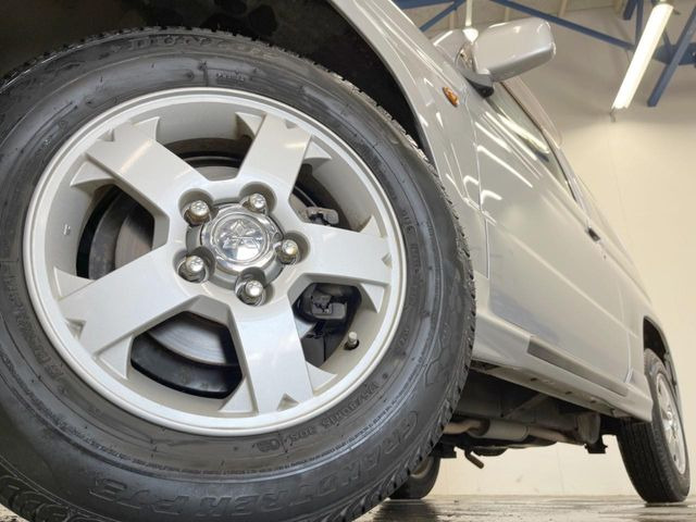 �y�����A���~�z�C�[���z�O�ςɃ}�b�`���������A���~�z�C�[���𑕒����Ă���܂��B�e��ЊO�A���~�z�C�[����A�X�^�b�h���X�^�C�����戵�����Ă���܂��B���񂲑��k����������