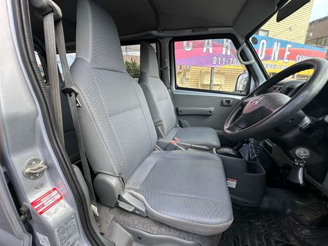 ���̋Ǝ҂ɂ������ې􂢁A�V�[�g�̃^�o�R�Ȃǂɂ��R�Q���̃��y�A��(�L��)�������Ă���܂��B