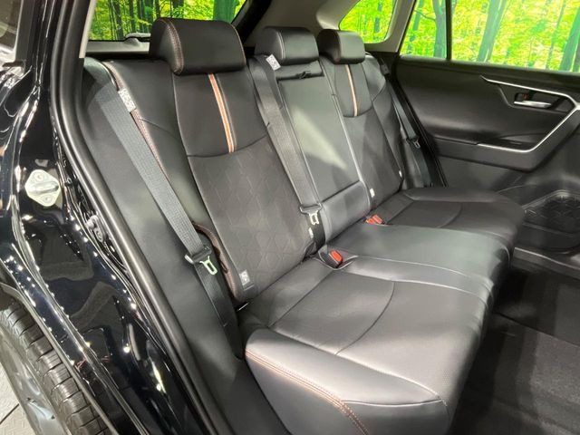 ���i���ȃI���W�i���t���A�}�b�g���I�v�V�����ɂĂ��p�ӂ��Ă���܂��B���D���ȃf�U�C����J���[�����Ԃɍ��킹�đI��ł����������Ƃ��ł��܂���