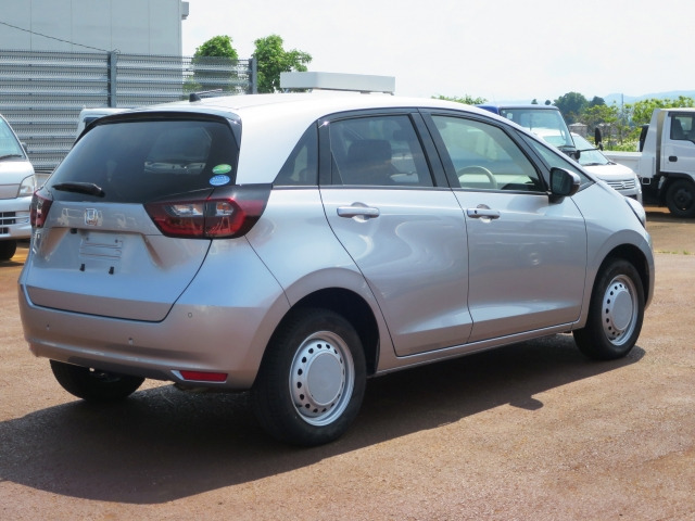 フィット1.3 ベーシック 4WD