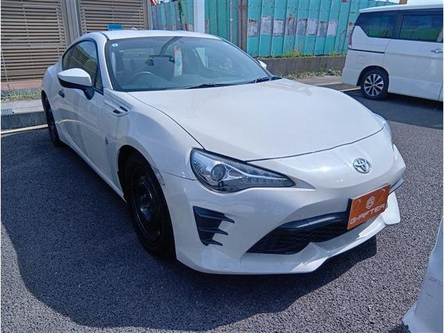 86(トヨタ) 2.0 レーシング　6MT専用ロールバー4点式シートベルトLED 中古車画像
