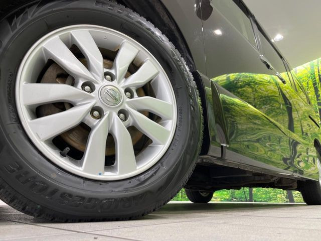 【純正15インチアルミホイール】外観にマッチした純正アルミホイールを装着しております。各種社外アルミホイールや、スタッドレスタイヤも取扱いしております。是非ご相談ください♪
