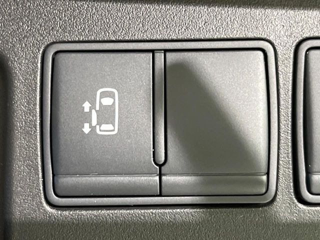 【パワースライドドア】スマートキーや運転席のスイッチでスライドドアの開閉が可能♪電動だから力を入れてドアを開ける必要が無く、小さいお子様でも、重い荷物を持っている時もラクに開け閉めできます♪