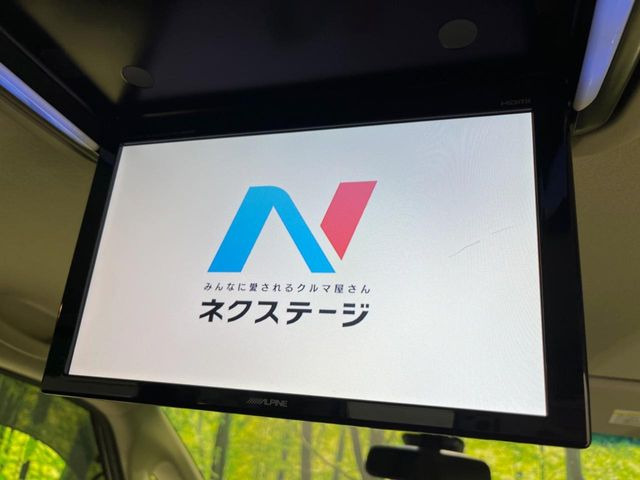 【フリップダウンモニター】大画面モニターで後席でもエンタメをお楽しみいただけます。小さなお子様にも大人気の装備です♪