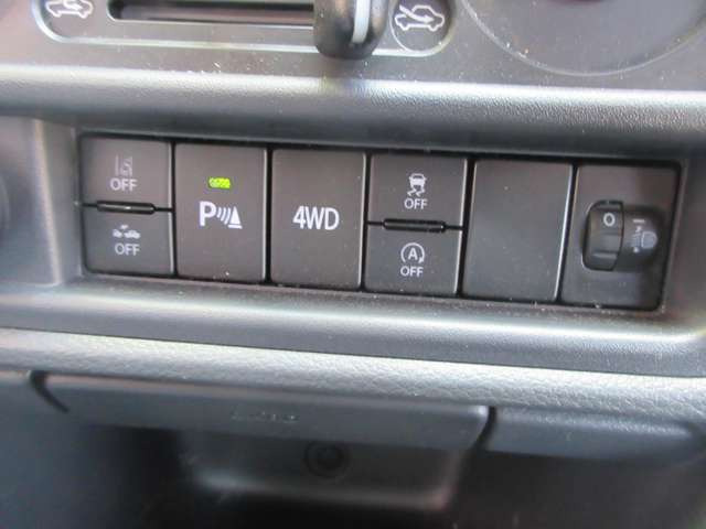 衝突被害軽減ブレーキ、障害物センサー、横滑り防止装置、アイドリングストップ、レーンキープアシスト機能付きです!!