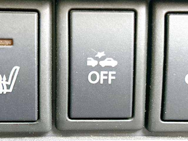 【衝突軽減装置】走行中に前方の車両等を認識し、衝突しそうな時は警報とブレーキで衝突回避と被害軽減をアシスト。より安全にドライブをお楽しみいただけます。