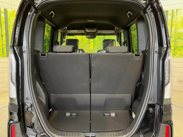 普段のお買い物や通勤、送迎等に十分な荷室スペースを確保しております。セカンドシートを倒すと、大きな荷物の積載も可能です♪