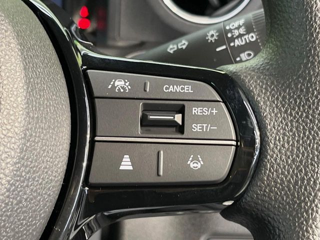 【アダプティブクルーズコントロール】高速道路での長距離走行が楽に!!自動で速度を保つクルーズコントロールが、衝突軽減システムと連携し、前方の車両を感知して車間を保つように速度調節してくれます!!