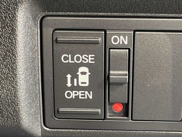 【パワースライドドア】スマートキーや運転席のスイッチでスライドドアの開閉が可能♪電動だから力を入れてドアを開ける必要が無く、小さいお子様でも、重い荷物を持っている時もラクに開け閉めできます♪