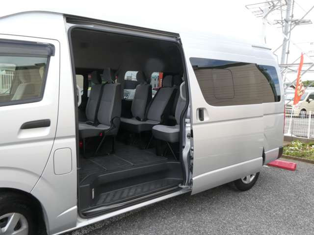 スライドドアで乗り降りも楽々♪ゆとりあるシートアレンジでゆったりスペース!!