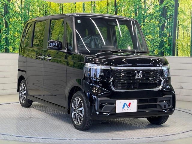 大好評のボディコーティング「弾スプラッシュコート」もご納車までに施工可能。通常のガラスコートと異なる、耐久年数6年の無機質ガラスコーティングが、ボディをキレイな状態に保ってくれます。