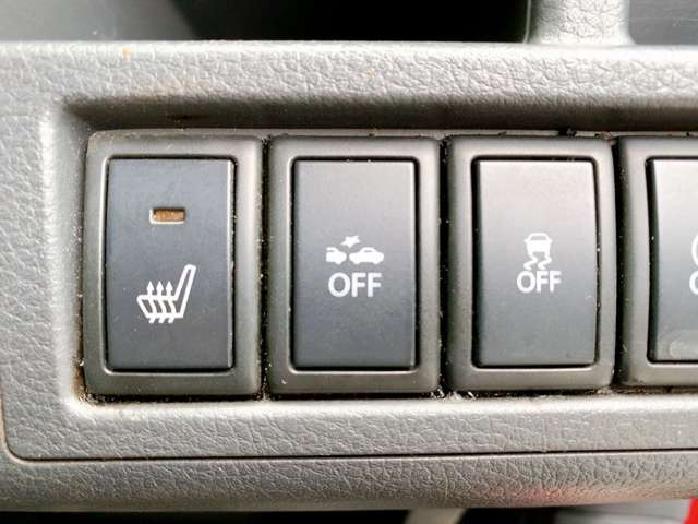 【衝突軽減装置】走行中に前方の車両等を認識し、衝突しそうな時は警報とブレーキで衝突回避と被害軽減をアシスト。より安全にドライブをお楽しみいただけます。