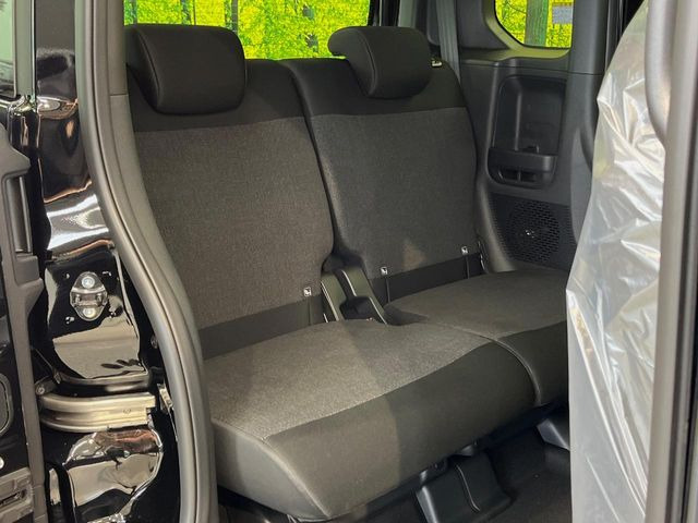 高品質なオリジナルフロアマットもオプションにてご用意しております。お好きなデザインやカラーをお車に合わせて選んでいただくことができます♪