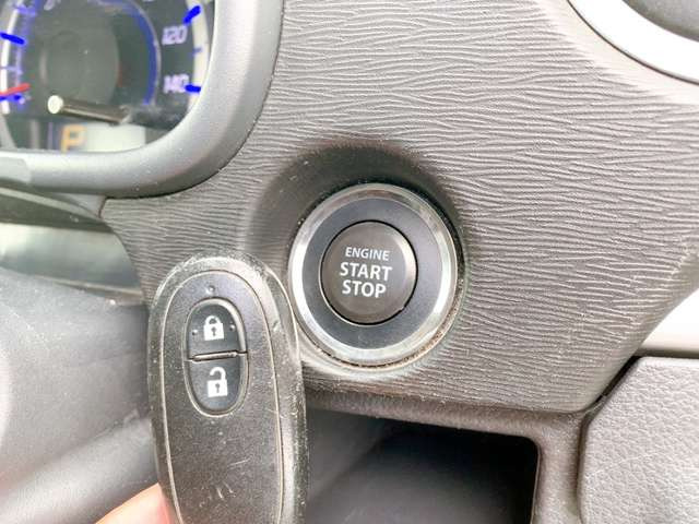 【スマートキー&プッシュスタートシステム】カバンやポケットに入れたままドアの開閉ができ、ワンタッチで楽々エンジンをかけられます♪