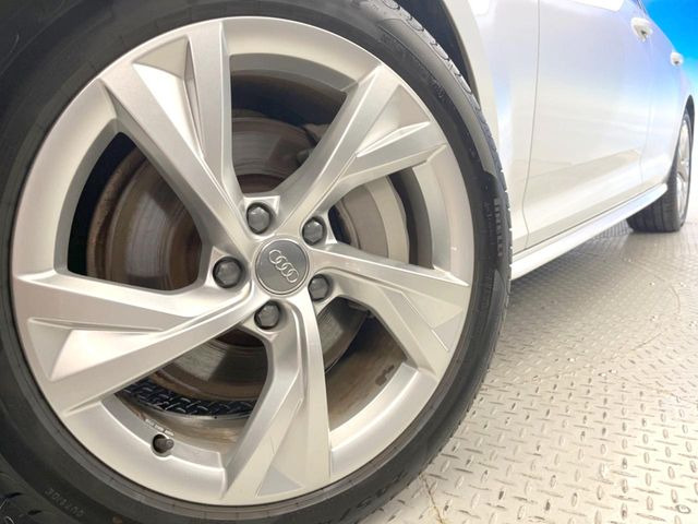 ●純正18インチアルミホイール:輸入車ならではの卓越した走りを支えるホイールと足回りです!日本車の走りに慣れている方にもぜひ体感して頂きたいほど、高いレベルでまとまっています!