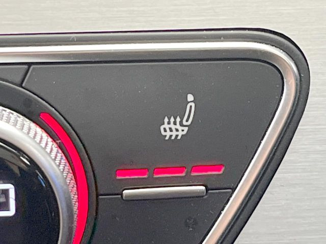 ●フロントシートヒーティング:運転席・助手席共に三段階で調節が可能なシートヒーターを装備しております。季節を問わず快適にご使用いただけます。