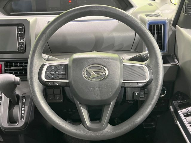 ステアリングも使用感が少なく、きれいな状態となっております♪