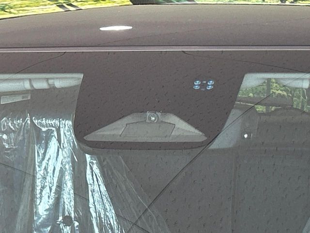 �y�z���_�Z���V���O�z���s���ɑO���̎ԗ�����F�����A�Փ˂������Ȏ��͌x��ƃu���[�L�ŏՓˉ���Ɣ�Q�y�����A�V�X�g�B�����S�Ƀh���C�u�����y���݂��������܂��B