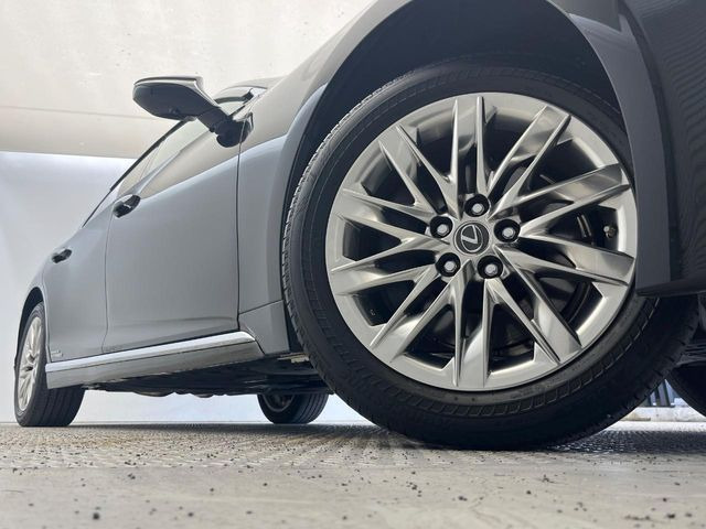 �y����19�C���`�A���~�z�C�[���z�O�ςɃ}�b�`���������A���~�z�C�[���𑕒����Ă���܂��B�e��ЊO�A���~�z�C�[����A�X�^�b�h���X�^�C�����戵�����Ă���܂��B���񂲑��k����������