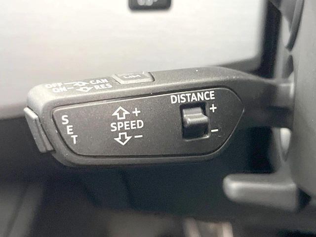 ●レーダークルーズコントロール:前の車との車間距離を一定にとりつつ、一定速度で自動走行してくれる次世代のクルーズコントロール!主に高速道路や自動車専用道路で使用する便利な機能です!
