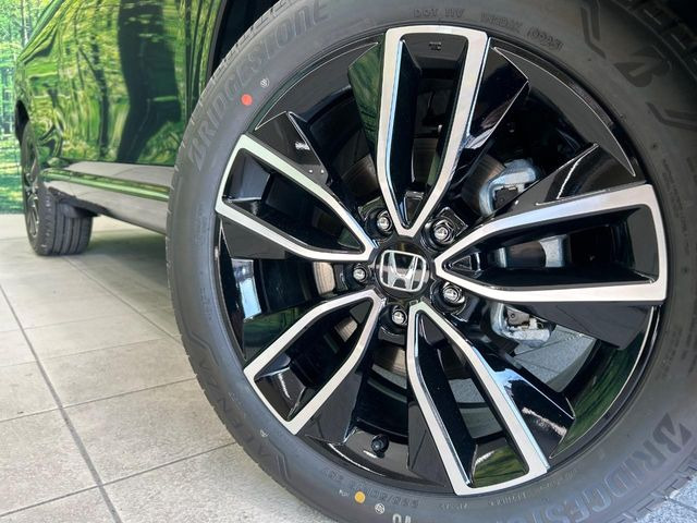 �y����18�C���`�A���~�z�C�[���z�O�ςɃ}�b�`���������A���~�z�C�[���𑕒����Ă���܂��B�e��ЊO�A���~�z�C�[����A�X�^�b�h���X�^�C�����戵�����Ă���܂��B���񂲑��k����������