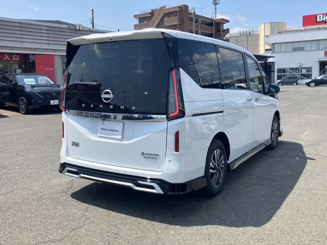 セレナ1.4 e-4ORCE ハイウェイスターV 4WD