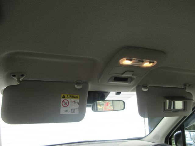 簡易的な身だしなみチェックが出来るバニティミラー付きです☆