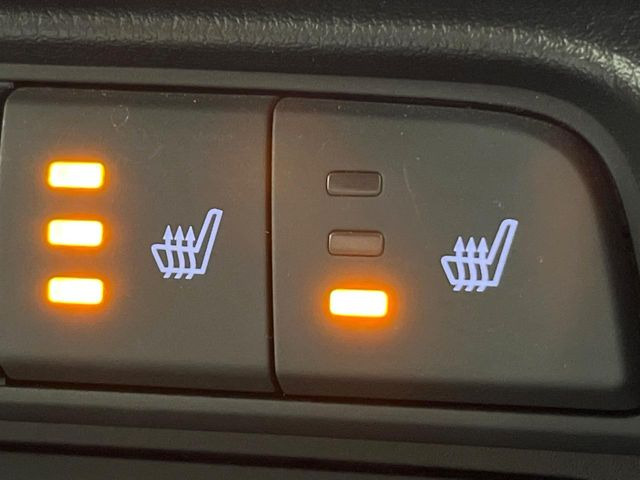 【シートヒーター】寒い日に重宝するシートヒーター!エアコンより早く温まってくれるので寒がりの人も安心ですね♪エアコンの温風は乾燥するから苦手、という方にもをおすすめです。