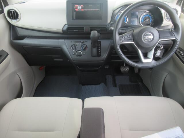 内外装の清掃・ガラス系ボディコーティングをCARクリーニング専門業者が施工いたしますので大変清潔。オリックス自動車ではみなさまに快適なドライブをお約束。