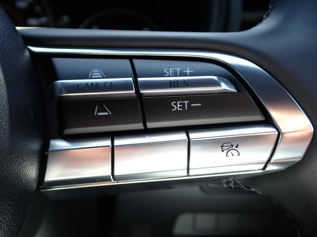 クルーズコントロールを装備していますので、高速道路などでアクセルペダルを踏まずに車速を一定に保つことが可能です。長距離運転時の負担を軽減!