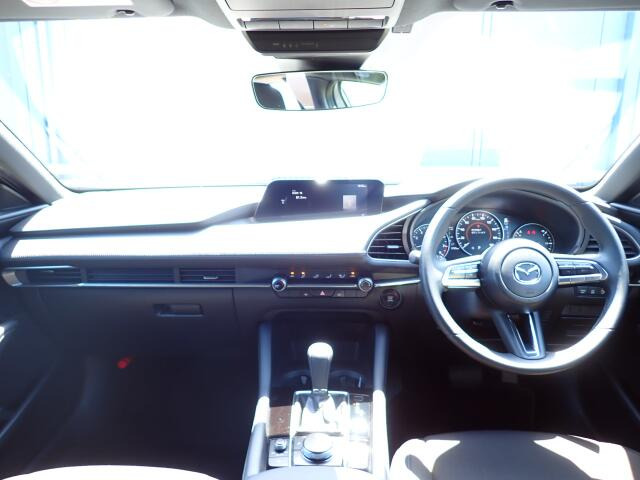 インパネ画像になります。オリックス認定中古車は全車鑑定書付き。株式会社AISの検査を全車両に実施し1台ごとに評価点のついた認定書の発行を行っております。