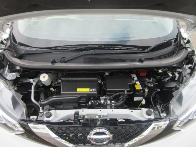 エンジンルームも綺麗に仕上がっております。 営業時間は10時〜18時まで、毎週水曜日が定休日となっております。お問い合わせをスタッフ一同、お待ちしております♪