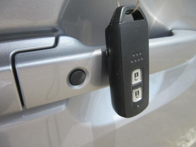 �L�[���|�P�b�g�ɓ��ꂽ�܂܂ł��G���W��ON/OFF�A�h�A�{��/�J���\���֗��ȃX�}�[�g�L�[�ł��B