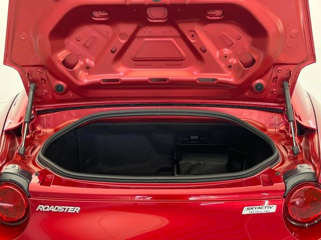 普段のお買い物や通勤、送迎等に十分な荷室スペースを確保しております。