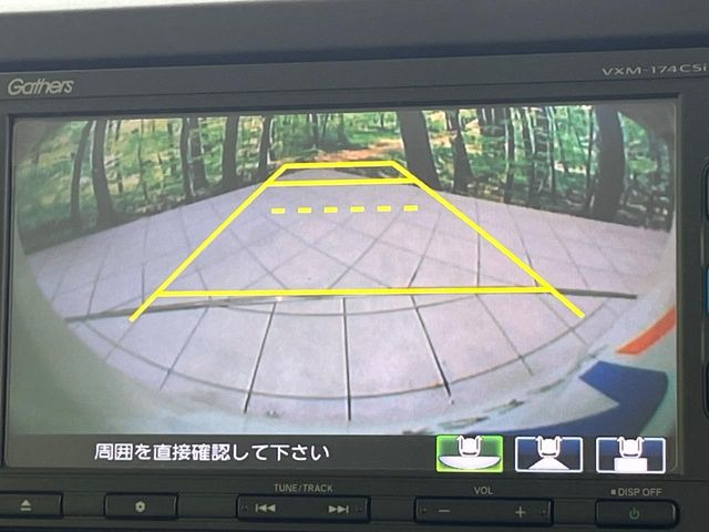 【バックカメラ】駐車時に後方がリアルタイム映像で確認できます。大型商業施設や立体駐車場での駐車時や、夜間のバック時に大活躍!運転スキルに関わらず、今や必須となった装備のひとつです!