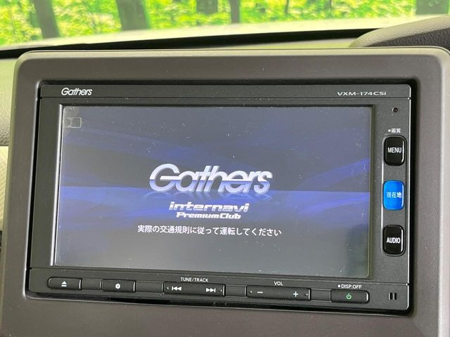 【純正ナビ】人気の純正ナビを装備しております。ナビの使いやすさはもちろん、オーディオ機能も充実!キャンプや旅行はもちろん、通勤や買い物など普段のドライブも楽しくなるはず♪