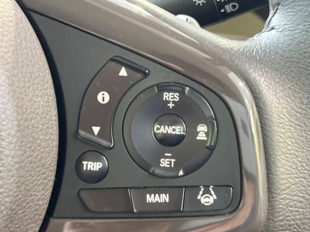 【アダプティブクルーズコントロール】高速道路での長距離走行が楽に!!自動で速度を保つクルーズコントロールが、衝突軽減システムと連携し、前方の車両を感知して車間を保つように速度調節してくれます!!