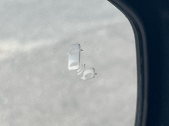 �y�u���C���h�X�|�b�g�C���t�H���[�V�����z���s���A�h�A�~���[�̎��p�ɂȂ�₷���ӏ��Ɍ㑱�Ԃ��ڋ߂���ƃT�C�h�~���[�t�߂Ɍx����\���A�h���C�o�[�ɒ��ӊ��N�����Ă���܂��B