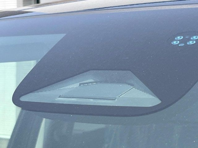 �y�z���_�Z���V���O�z���s���ɑO���̎ԗ�����F�����A�Փ˂������Ȏ��͌x��ƃu���[�L�ŏՓˉ���Ɣ�Q�y�����A�V�X�g�B�����S�Ƀh���C�u�����y���݂��������܂��B