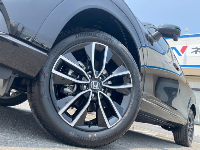 �y����18�C���`�A���~�z�C�[���z�O�ςɃ}�b�`���������A���~�z�C�[���𑕒����Ă���܂��B�e��ЊO�A���~�z�C�[����A�X�^�b�h���X�^�C�����戵�����Ă���܂��B���񂲑��k����������