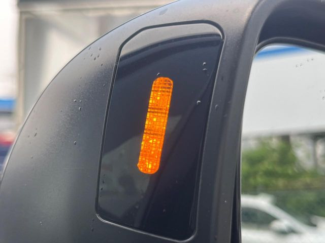 �y�����r�[�N���f�B�e�B�N�V�����z���s���A�h�A�~���[�̎��p�ɂȂ�₷���ӏ��Ɍ㑱�Ԃ��ڋ߂���ƃT�C�h�~���[�t�߂Ɍx����\���A�h���C�o�[�ɒ��ӊ��N�ƁA����̍ۂ̓n���h��������A�V�X�g�����܂��B