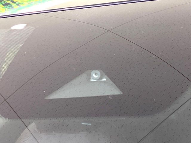 �y�C���e���W�F���g�G�}�[�W�F���V�[�u���[�L�z�t�����g�J�����őO���̎ԗ�����s�҂����m�B�Փ˂������Ȏ��͏Փ˔�Q�y���u���[�L���쓮�A�Փˉ�����T�|�[�g�B�����S�Ƀh���C�u�����y���݂��������܂��B