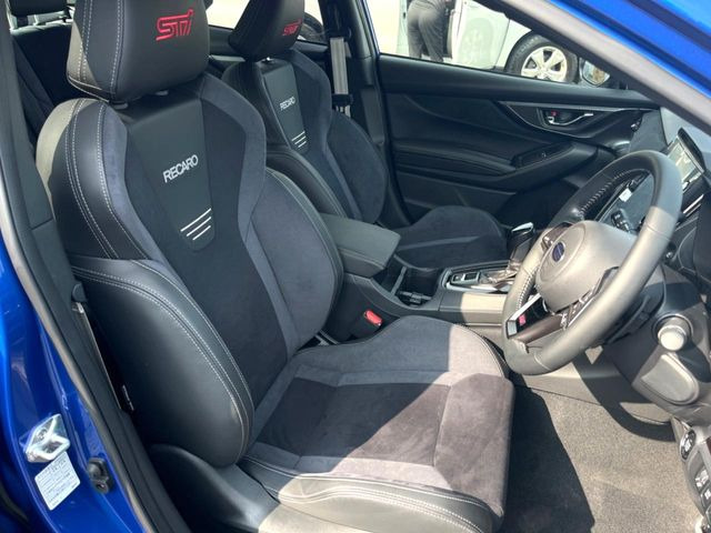 【RECARO製バケットシート】人間工学に基づいた面圧分布によって腰への負担や長時間運転時の疲労発生を軽減☆一目でレカロとわかるスポーティなルックスが特徴です。